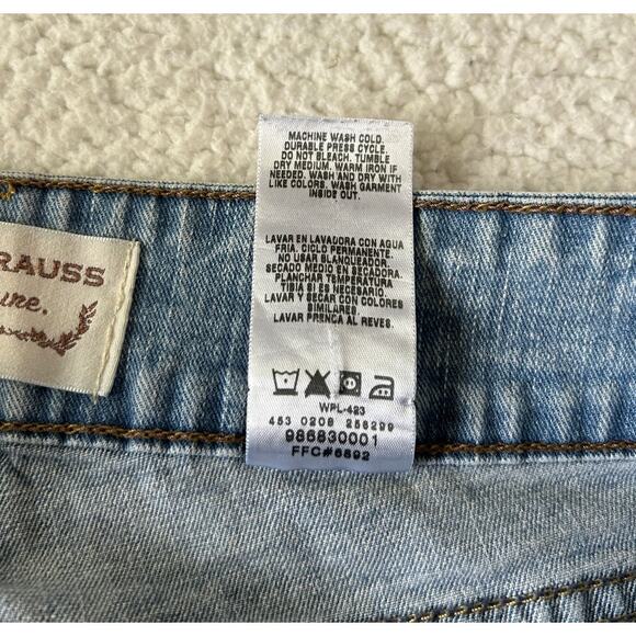 Levi Strauss Signature Denim Shorts Women's Sz 12 Light Wash Pockets Stretch - Picture 7 of 8